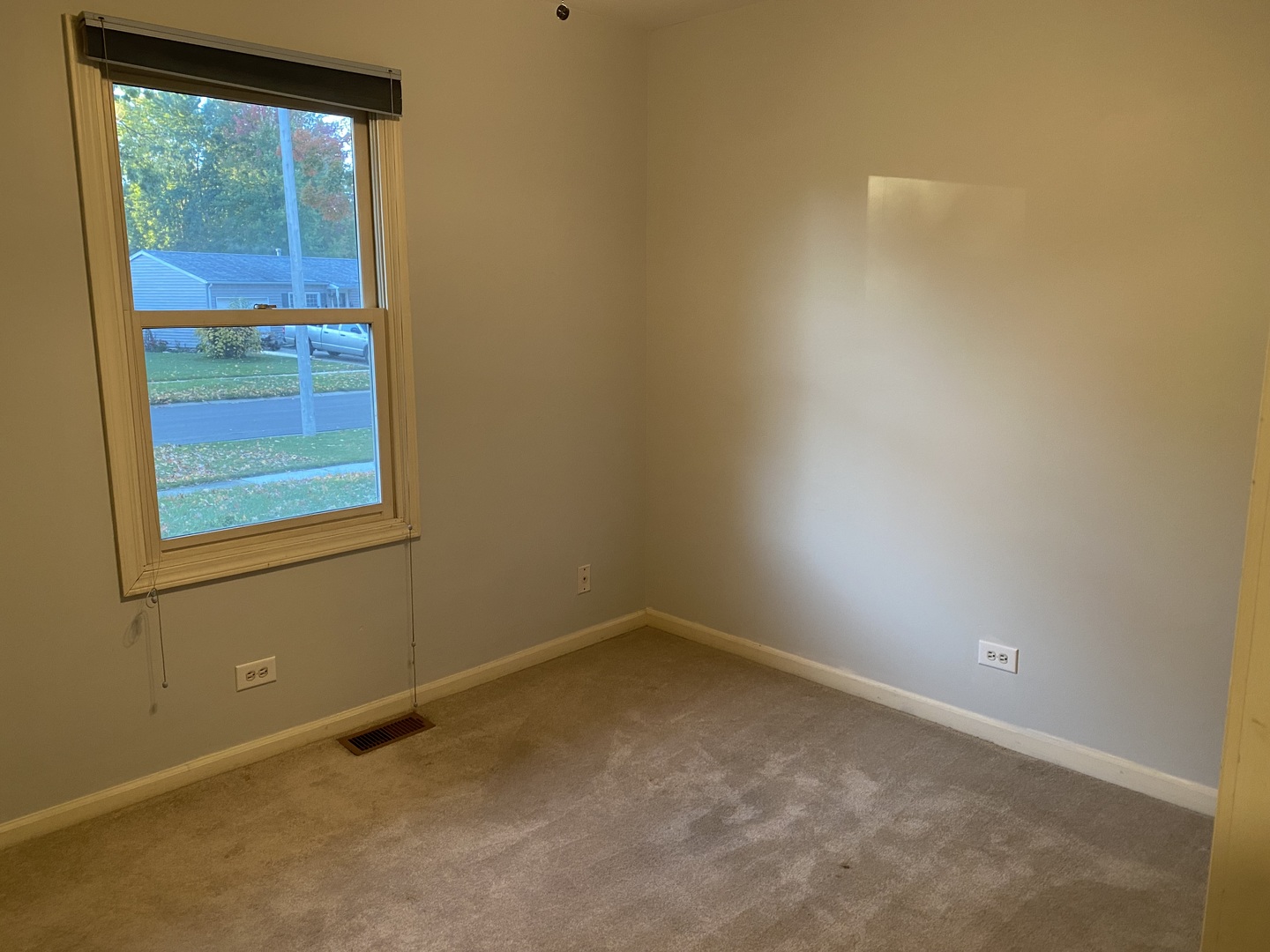 10 Briar Lane Geneva, IL 60134 - Photo 21 of 35 a view of an empty room with a window