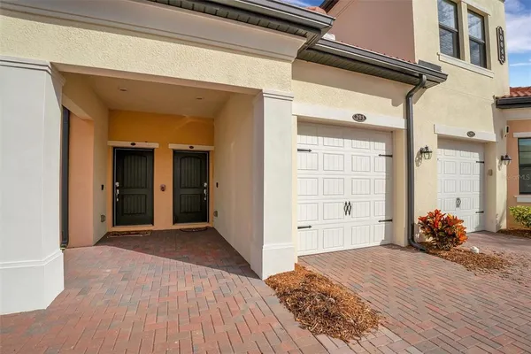 $2,400 | 10042 Crooked Creek Drive, Unit 203, Venice, FL 34293