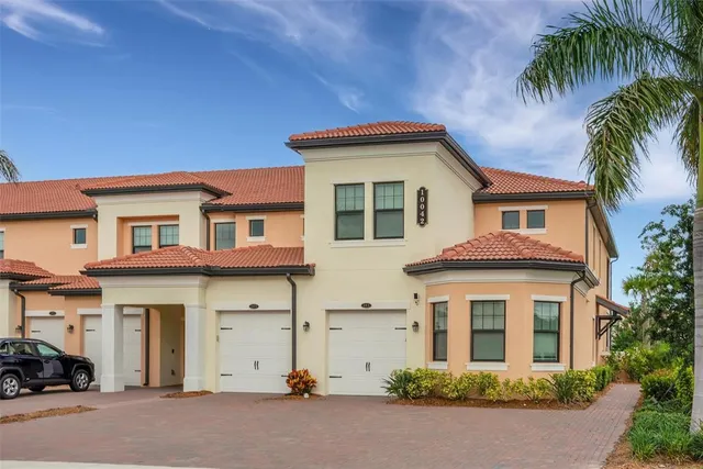 $2,400 | 10042 Crooked Creek Drive, Unit 203, Venice, FL 34293