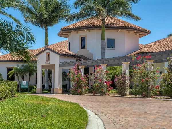 $2,400 | 10042 Crooked Creek Drive, Unit 203, Venice, FL 34293