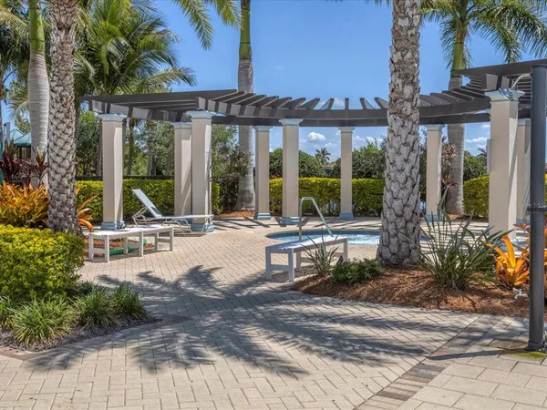 $2,400 | 10042 Crooked Creek Drive, Unit 203, Venice, FL 34293