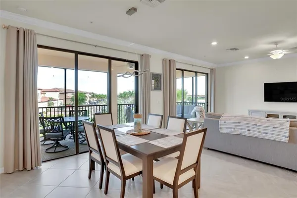 $2,400 | 10042 Crooked Creek Drive, Unit 203, Venice, FL 34293