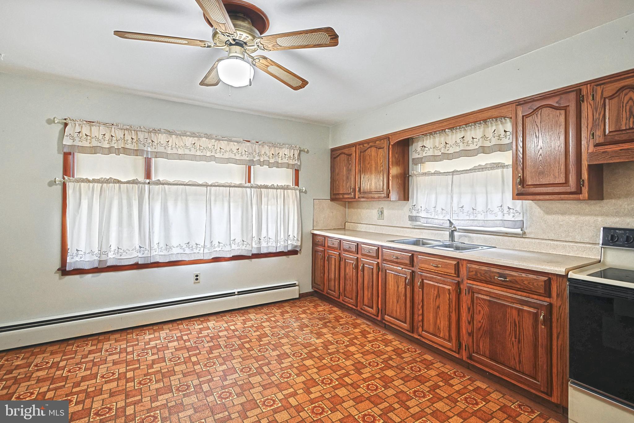 2334 Grantley Road York, PA 17403 - Photo 11 of 36