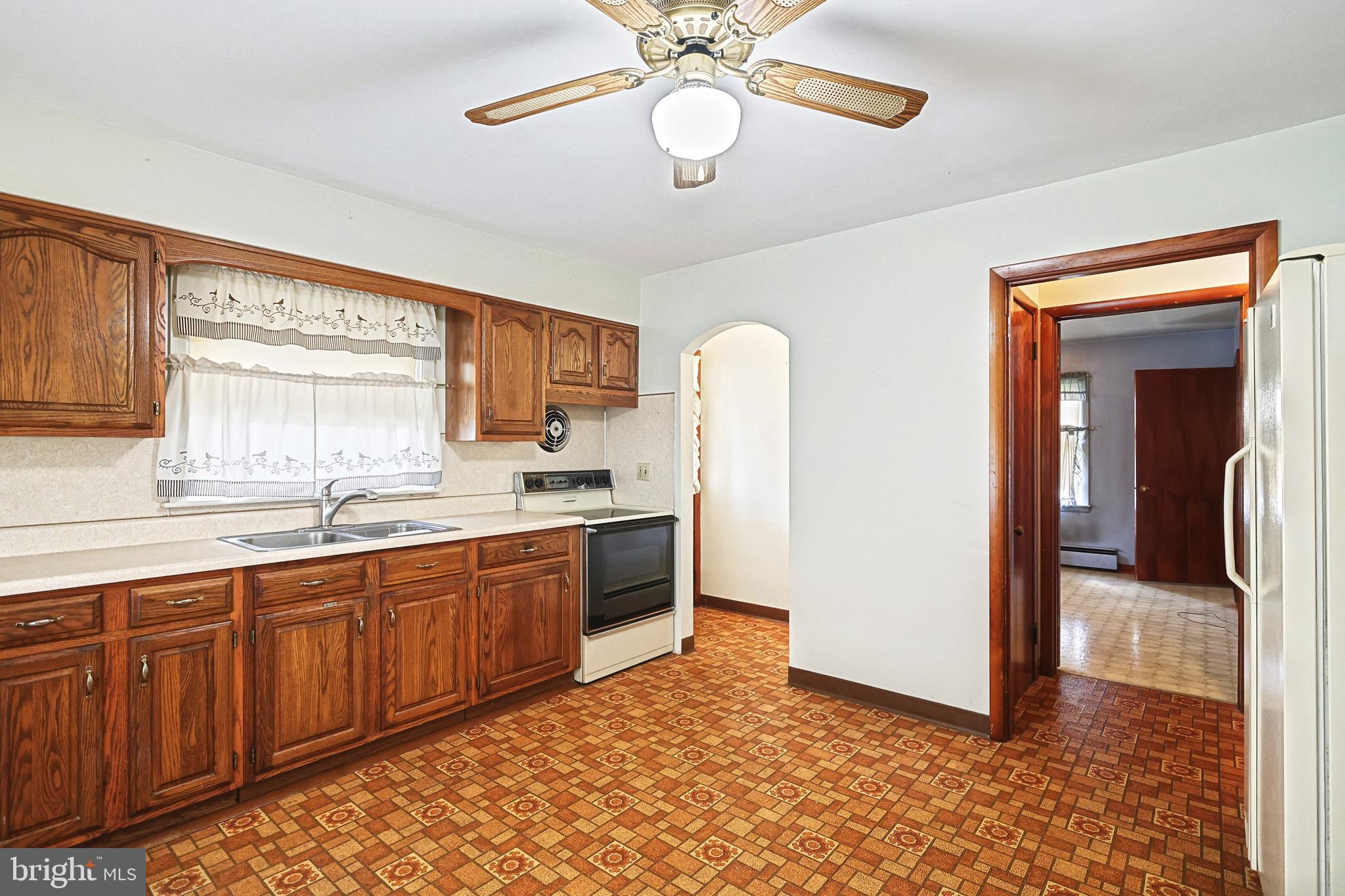 2334 Grantley Road York, PA 17403 - Photo 12 of 36