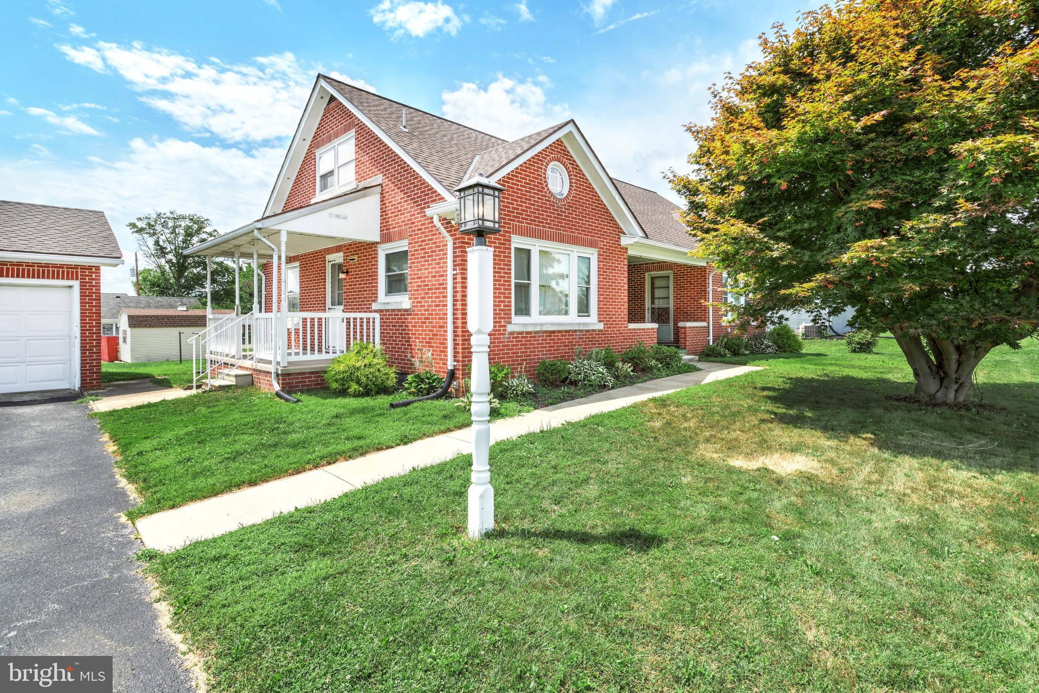 2334 Grantley Road York, PA 17403 - Photo 2 of 36