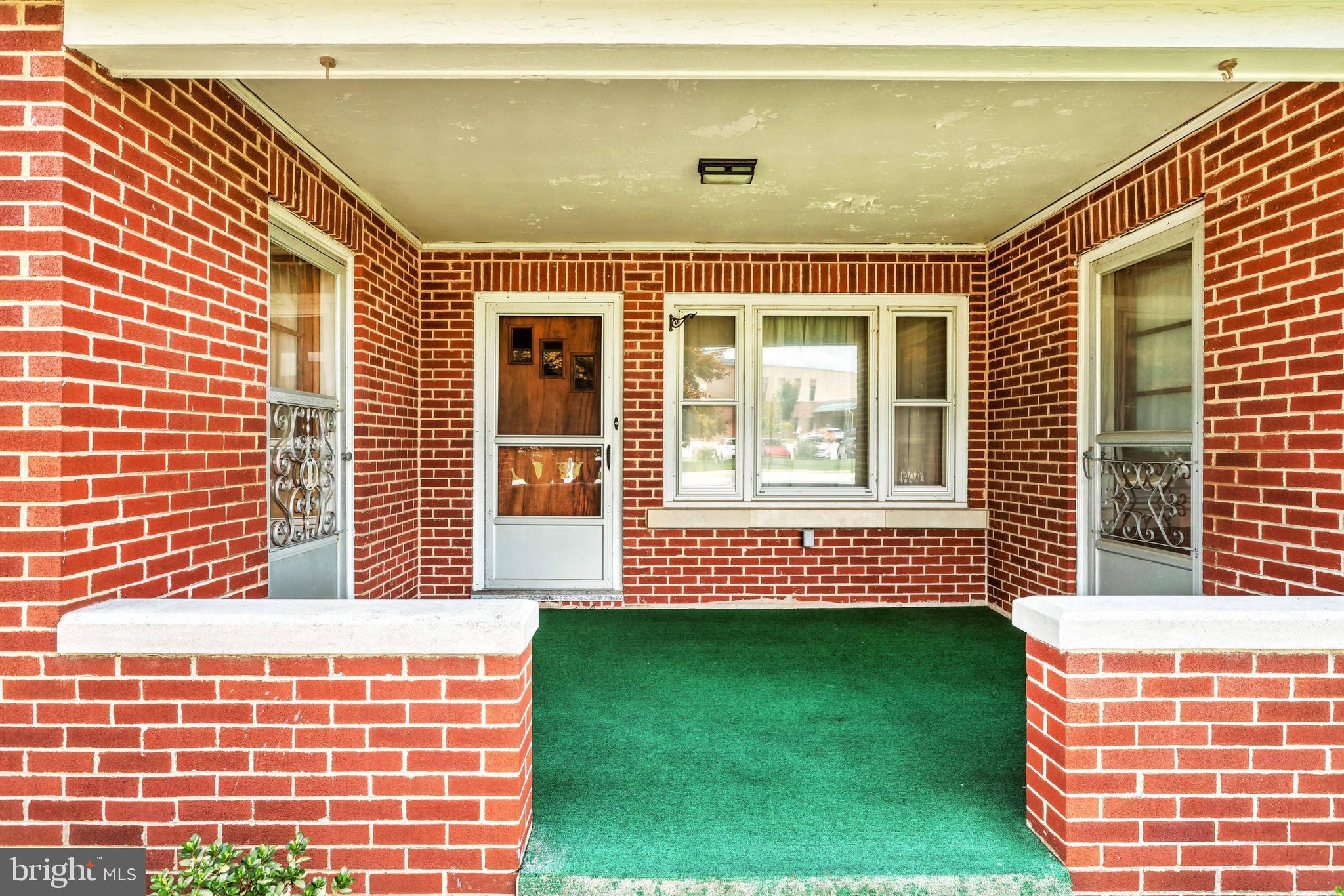 2334 Grantley Road York, PA 17403 - Photo 5 of 36