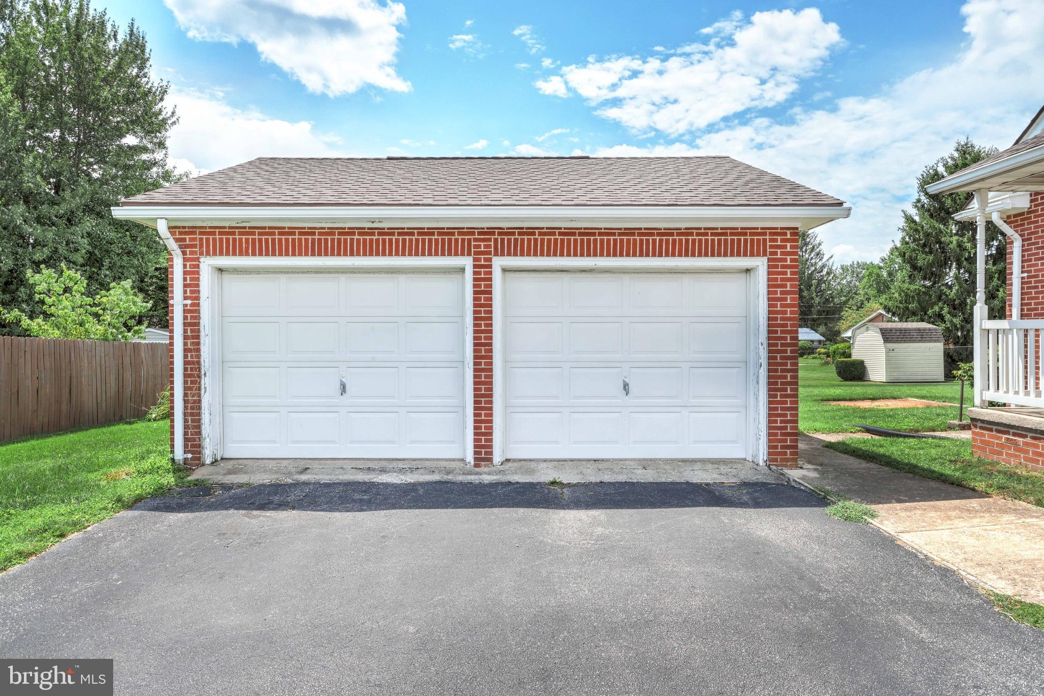 2334 Grantley Road York, PA 17403 - Photo 6 of 36