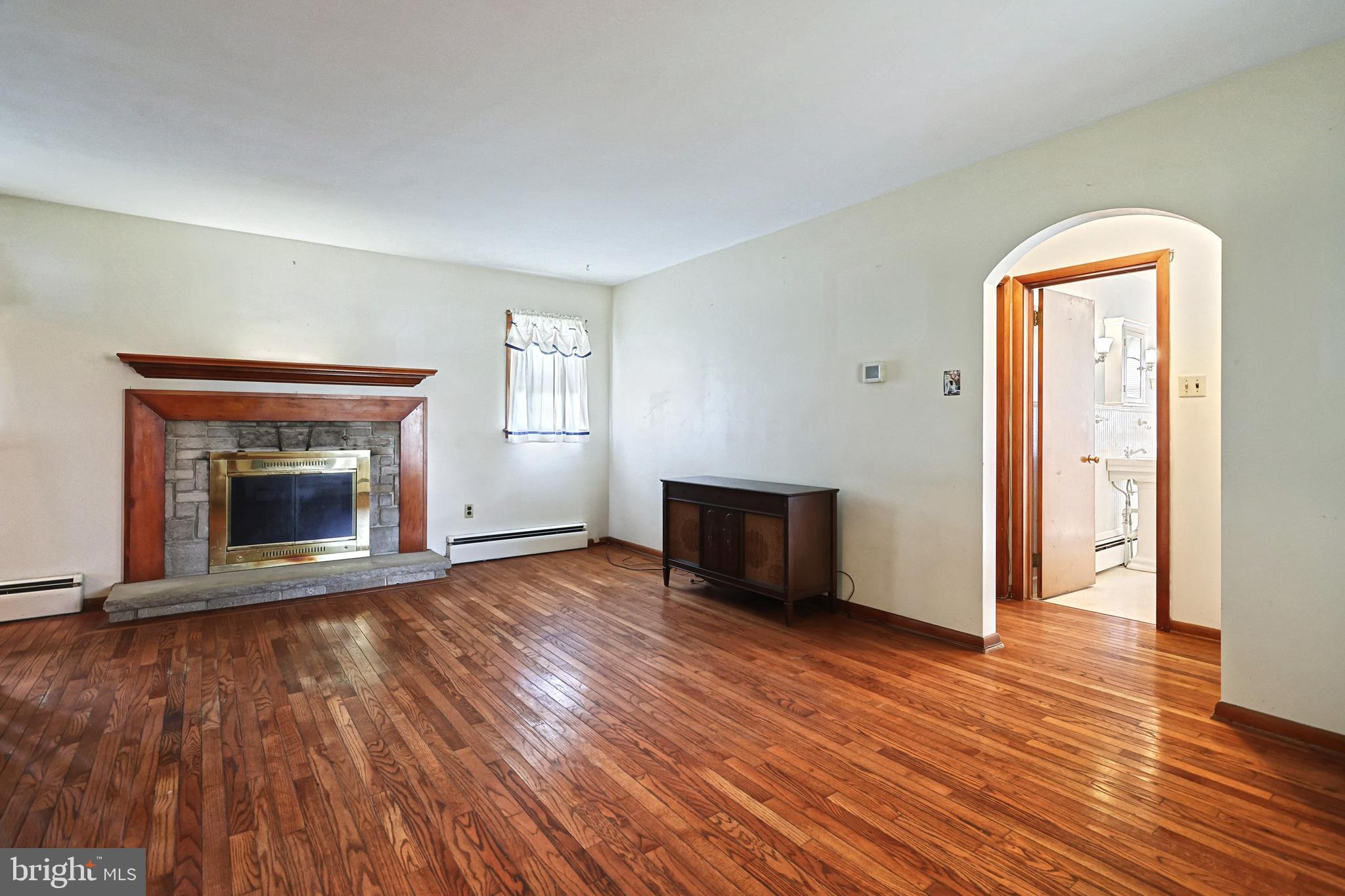 2334 Grantley Road York, PA 17403 - Photo 7 of 36