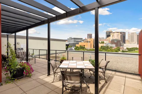 $275,000 | 240 Spring Street, Unit 203, St. Paul, MN 55102