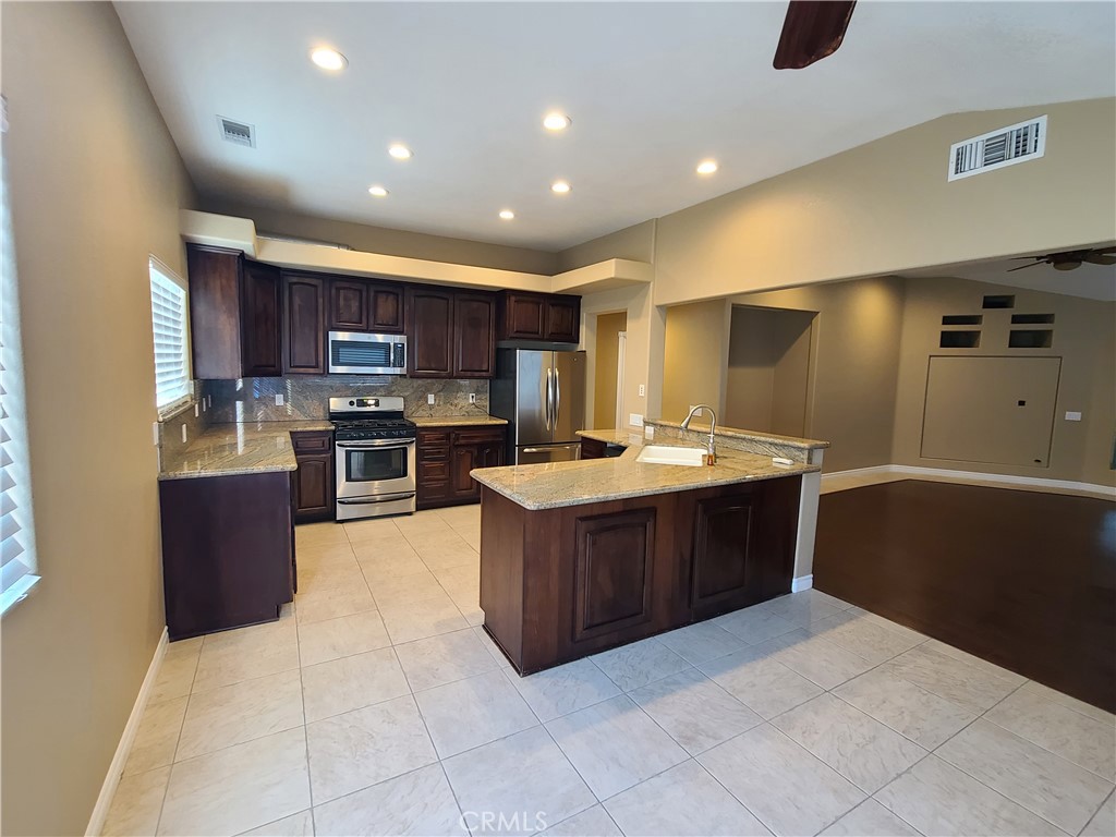 21545 Como Street Wildomar, CA 92595 - Photo 5 of 42