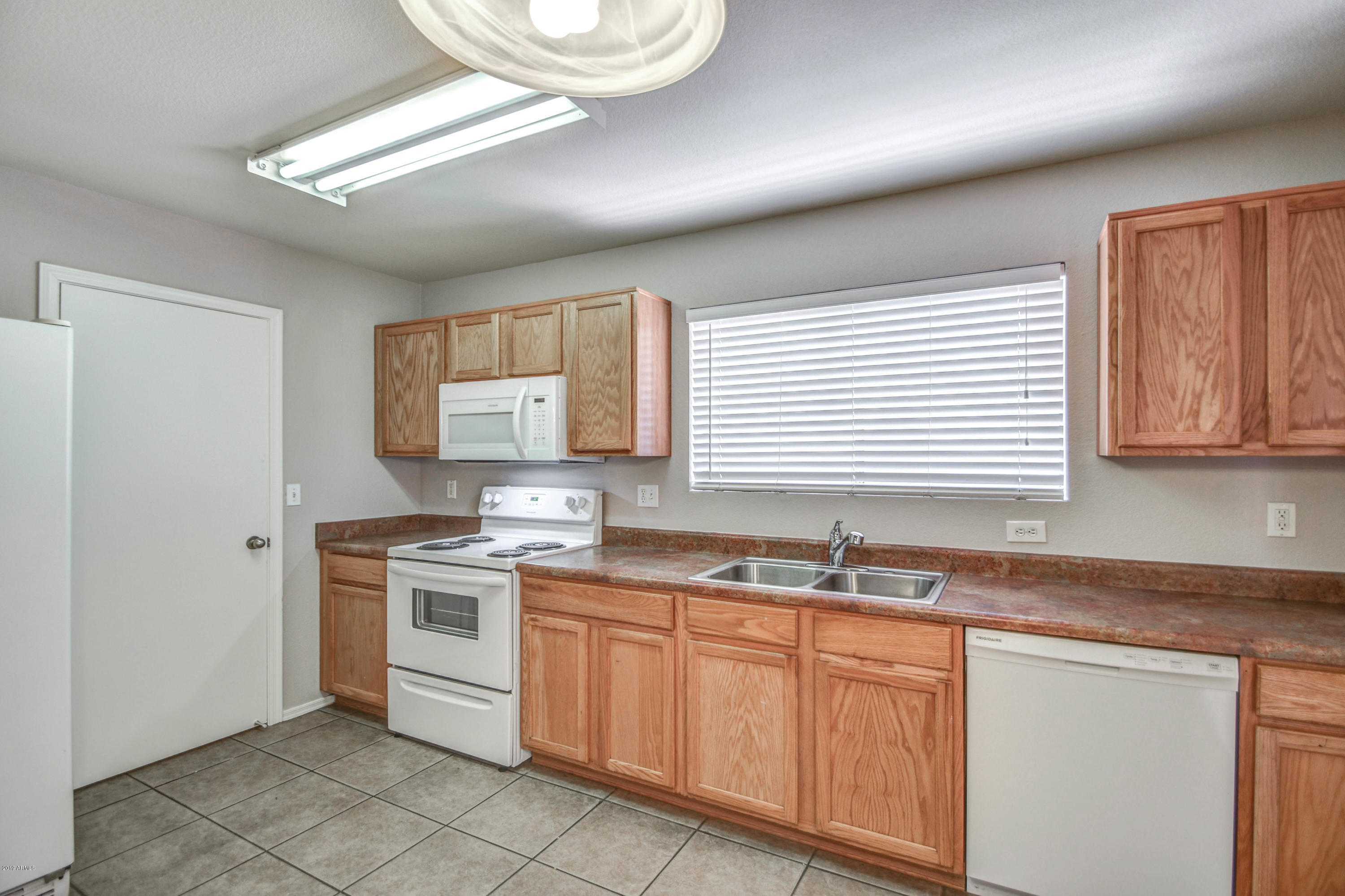 3366 South Chaparral Road Apache Junction, AZ 85119 - Photo 14 of 38 KITCHEN 4