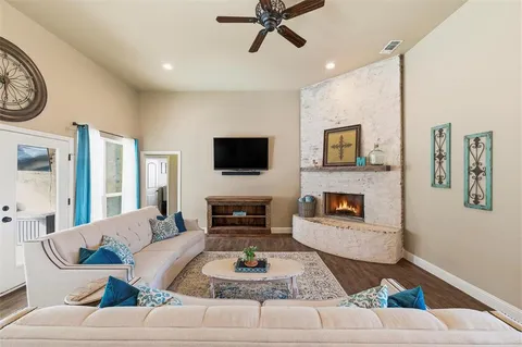 $725,000 | 128 Remuda Court East, Fort Worth, TX 76108