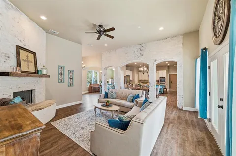 $725,000 | 128 Remuda Court East, Fort Worth, TX 76108