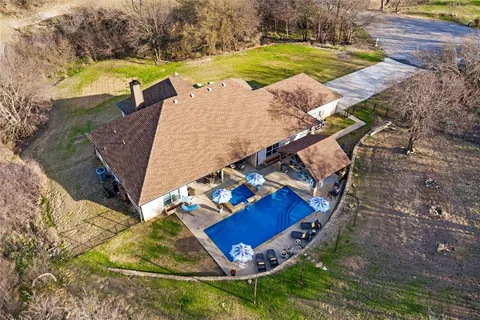 $725,000 | 128 Remuda Court East, Fort Worth, TX 76108