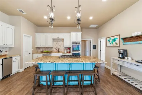 $725,000 | 128 Remuda Court East, Fort Worth, TX 76108