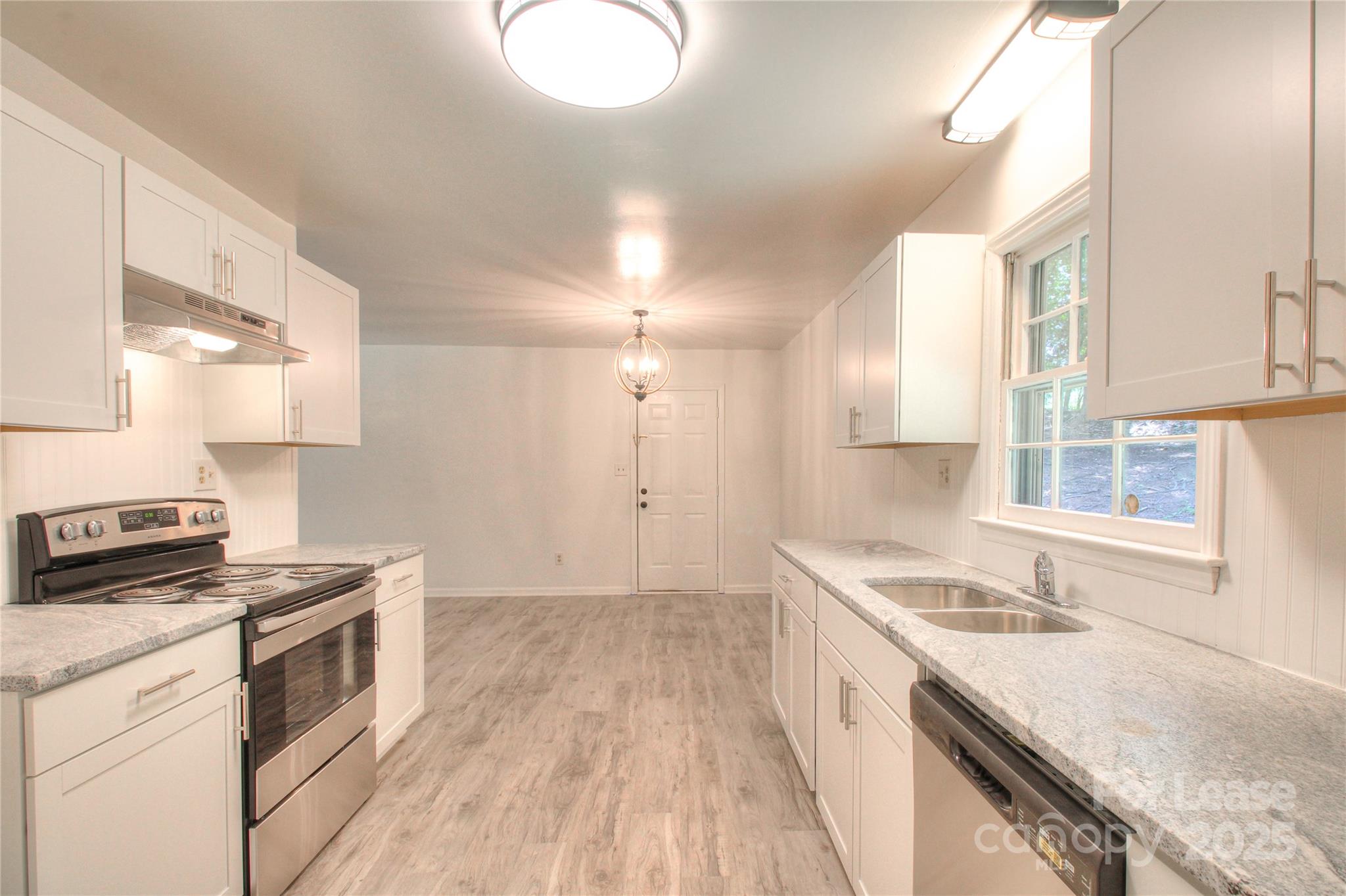 614 Teresa Circle Waxhaw, NC 28173 - Photo 2 of 26