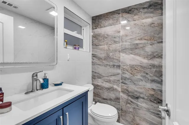 $155,000 | 1000 Hillcrest Court, Unit 207, Hollywood, FL 33021