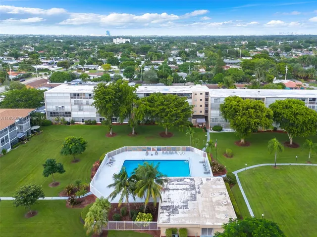 $155,000 | 1000 Hillcrest Court, Unit 207, Hollywood, FL 33021