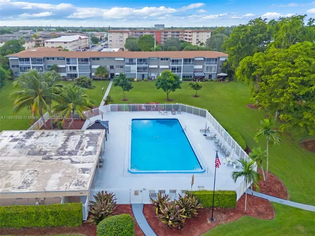 $155,000 | 1000 Hillcrest Court, Unit 207, Hollywood, FL 33021