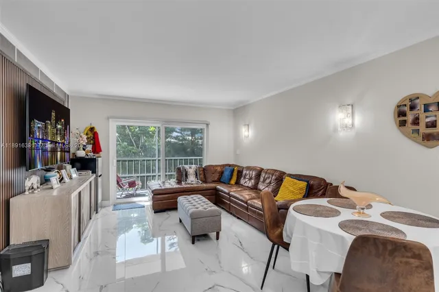 $155,000 | 1000 Hillcrest Court, Unit 207, Hollywood, FL 33021