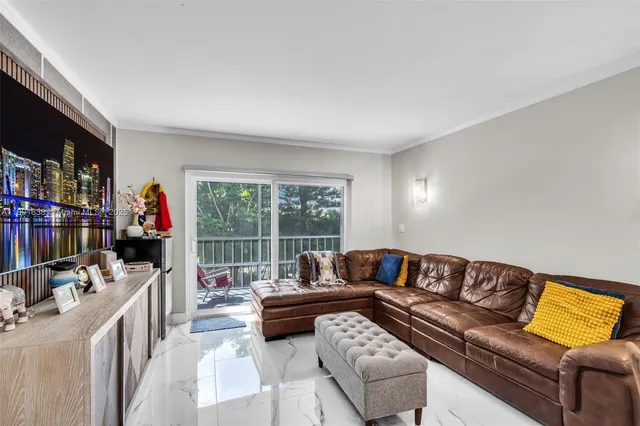 $155,000 | 1000 Hillcrest Court, Unit 207, Hollywood, FL 33021