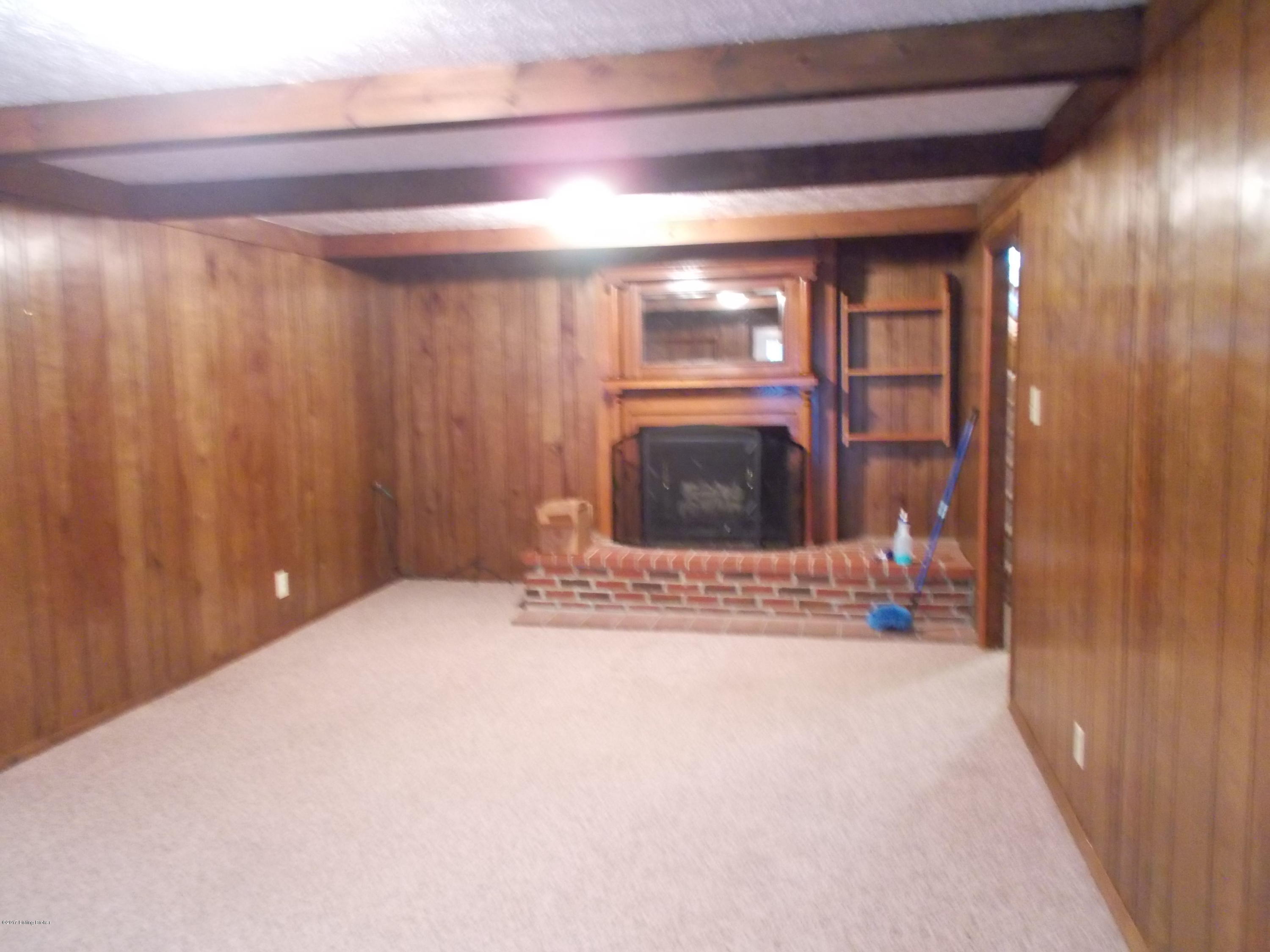 2799 Mound Hill Road Carrollton, KY 41008 - Photo 29 of 72 Family room with fireplace