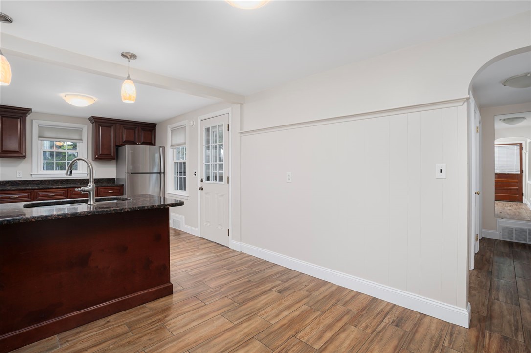 37 Haverford Road Warwick, RI 02886 - Photo 9 of 27 Gallery Image 9