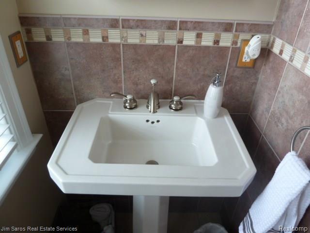 917 Lincoln Road Grosse Pointe, MI 48230 - Photo 15 of 30 P1040179.jpg