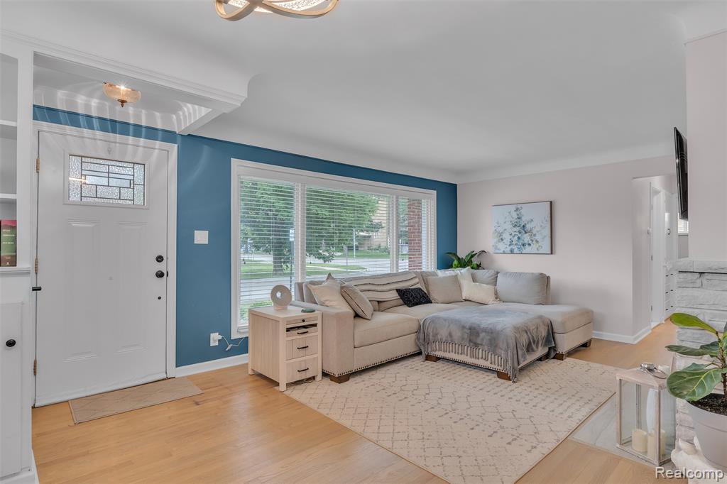 765 Vernier Road Grosse Pointe Woods, MI 48236 - Photo 7 of 49