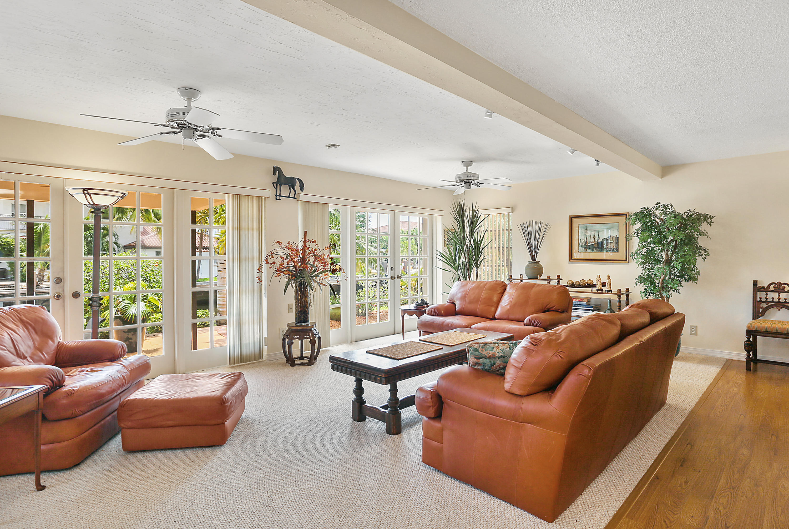 5698 Northeast 7th Avenue Boca Raton, FL 33487 - Photo 8 of 18 Living Room