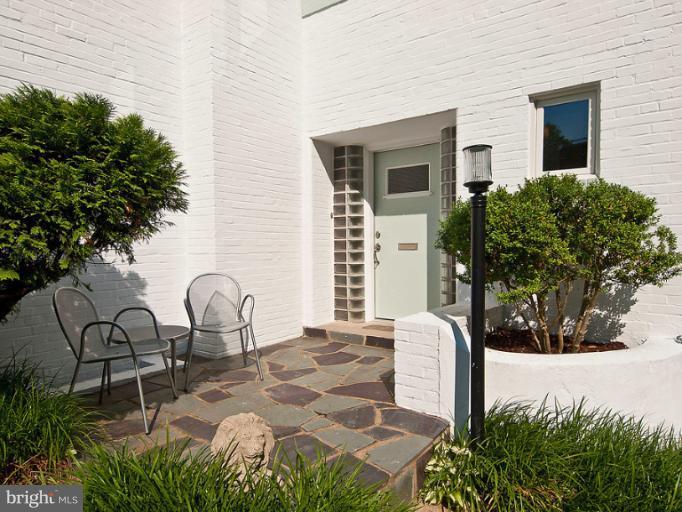 4012 25th Road North Arlington, VA 22207 - Photo 1 of 30 Exterior (Front)