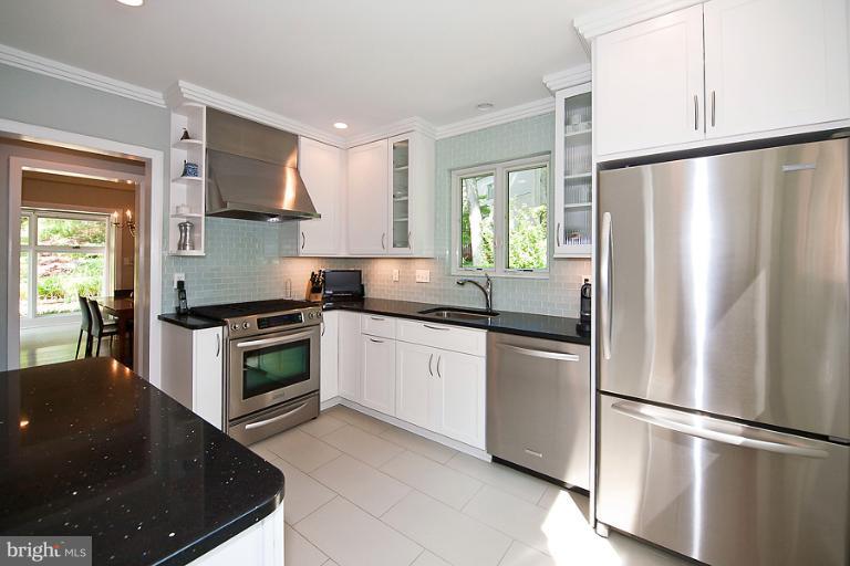 4012 25th Road North Arlington, VA 22207 - Photo 12 of 30 Kitchen
