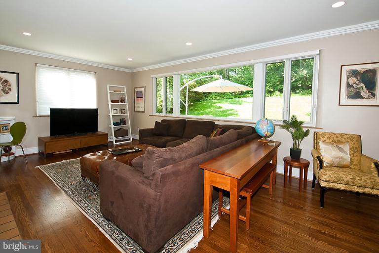 4012 25th Road North Arlington, VA 22207 - Photo 3 of 30 Living Room