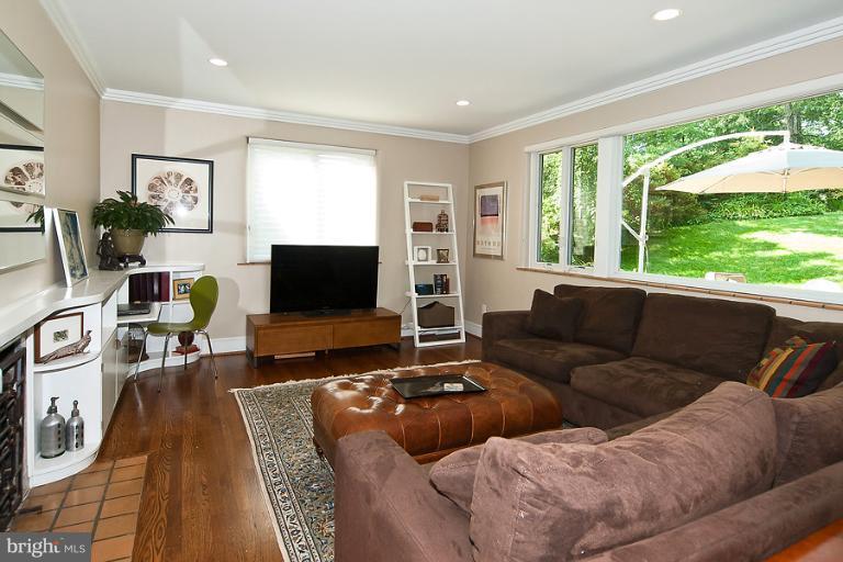 4012 25th Road North Arlington, VA 22207 - Photo 23 of 30 Living Room