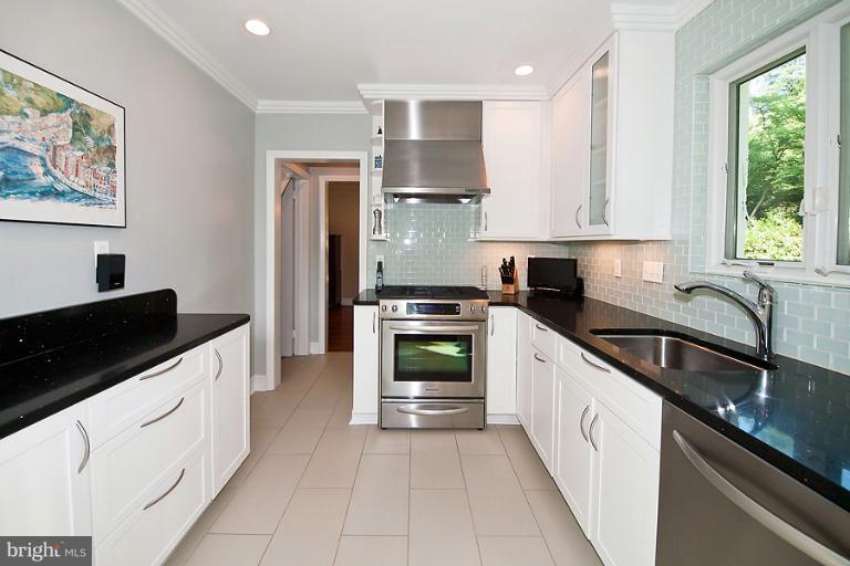 4012 25th Road North Arlington, VA 22207 - Photo 25 of 30 Kitchen