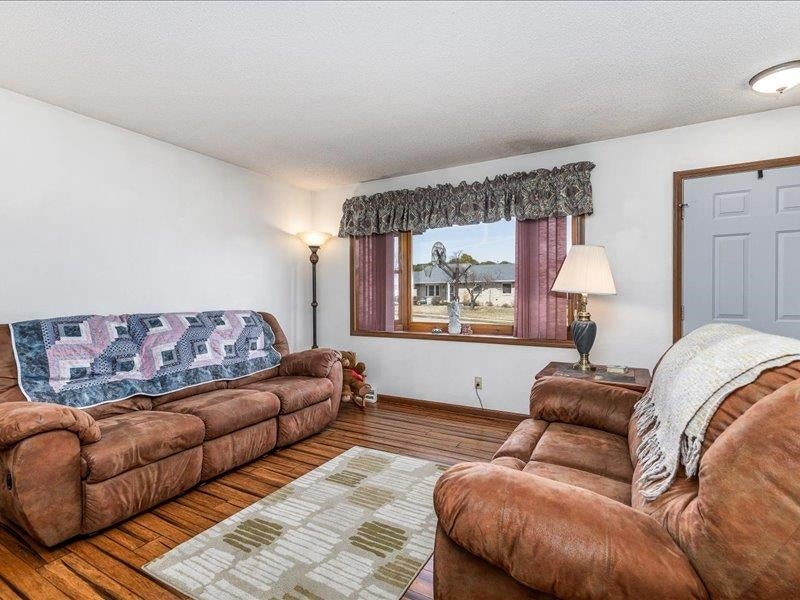 5250 Saratoga Road Dubuque, IA 52002 - Photo 3 of 44 Gallery Image 3