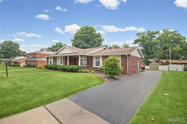 $275,000 | 5303 River Aire Drive, Godfrey, IL 62035
