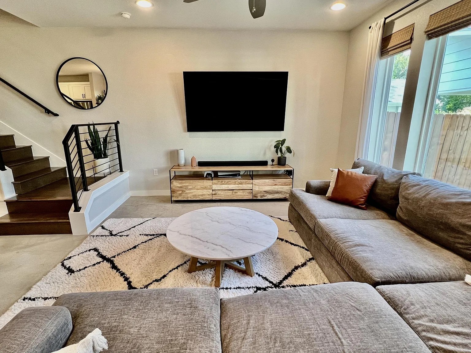 1924 Bunche Road, Unit A Austin, TX 78721 - Photo 4 of 14 Living area featuring a ceiling fan and recessed lighting