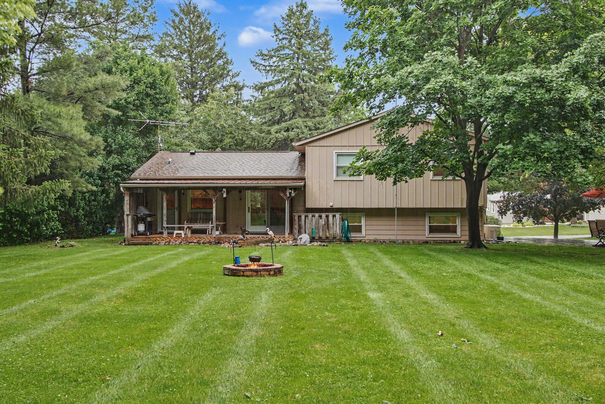 212 Weblos Trail Valparaiso, IN 46385 - Photo 17 of 20 2038x1359