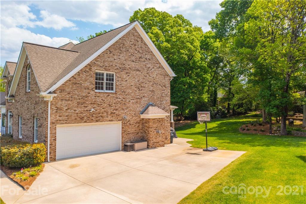 324 Gringley Hill Road Fort Mill, SC 29708 - Photo 2 of 48 a front view of a house with garden