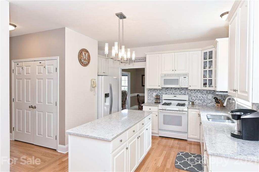 324 Gringley Hill Road Fort Mill, SC 29708 - Photo 10 of 48 a kitchen with a stove oven and a refrigerator