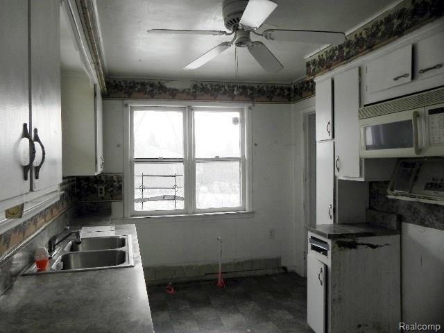 3590 Harriet Street Inkster, MI 48141 - Photo 22 of 28 261-779697_Kitchen.JPG
