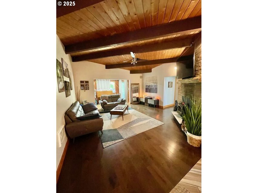 19306 Northwest 11th Avenue Ridgefield, WA 98642 - Photo 16 of 34 a living room with furniture and a large window