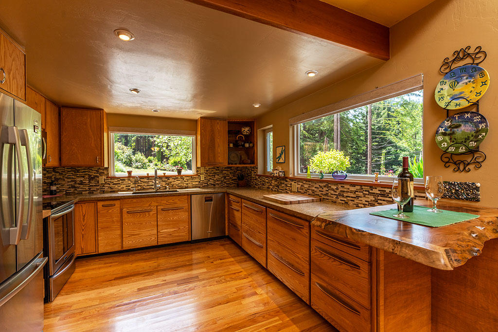 3072 Pigeon Point Road Eureka, CA 95503 - Photo 7 of 55