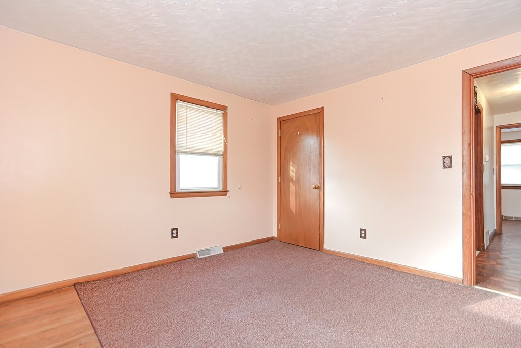 734 Rathbun Street Blackstone, MA 01504 - Photo 17 of 24 Gallery Image 17