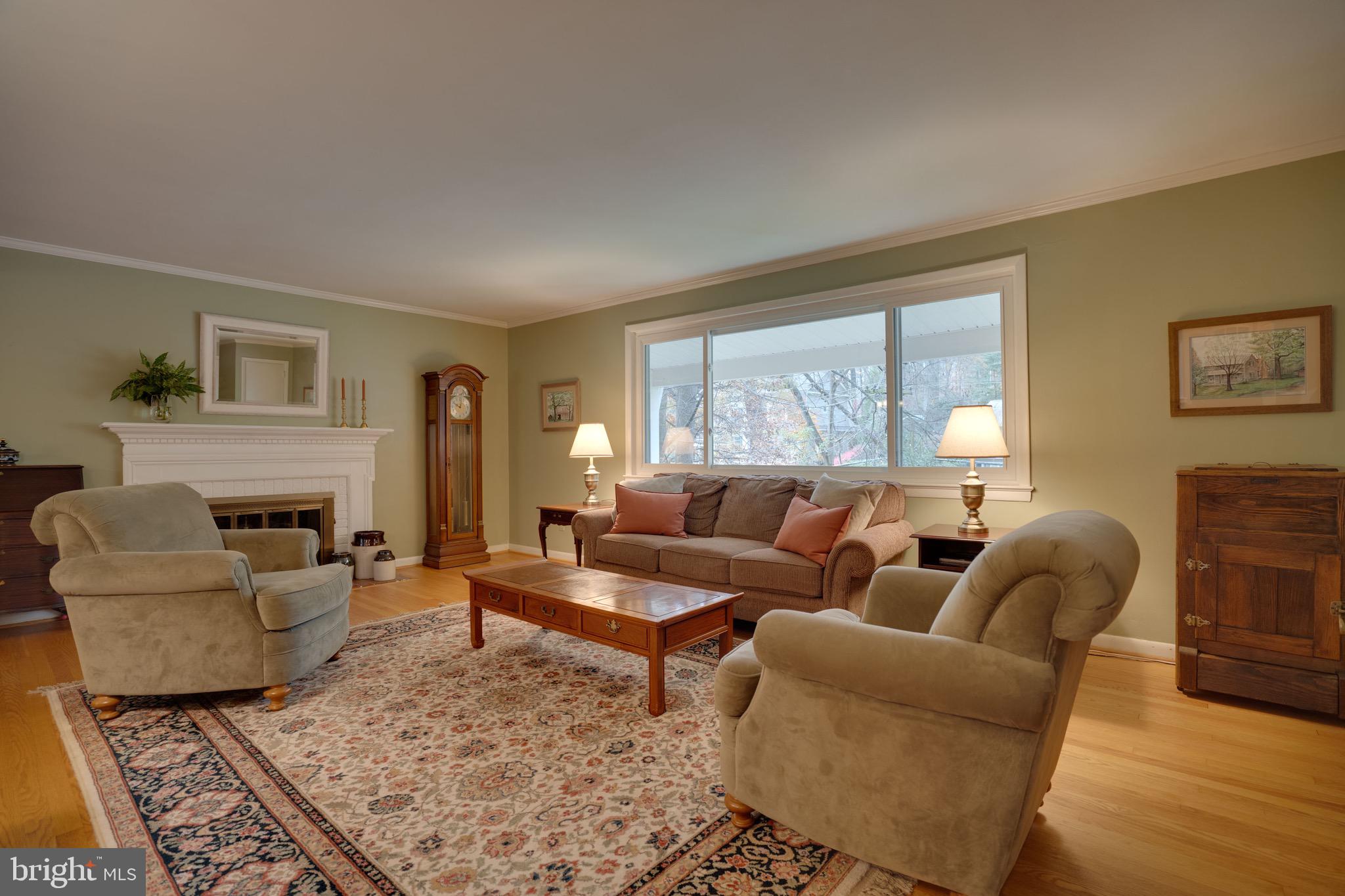 3713 Military Road Arlington, VA 22207 - Photo 2 of 29 Living Room