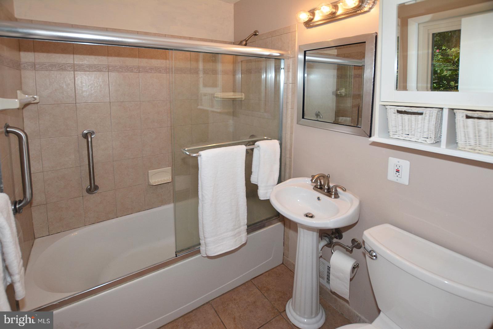 3713 Military Road Arlington, VA 22207 - Photo 16 of 29 Master bath