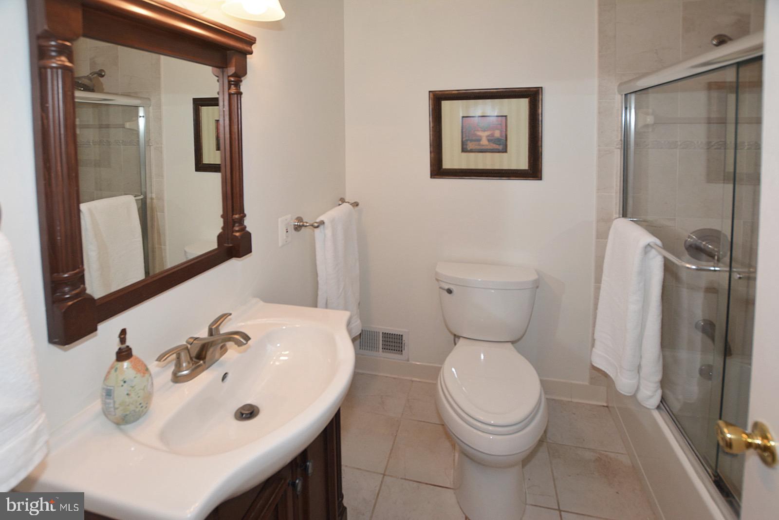 3713 Military Road Arlington, VA 22207 - Photo 20 of 29 Hall bath