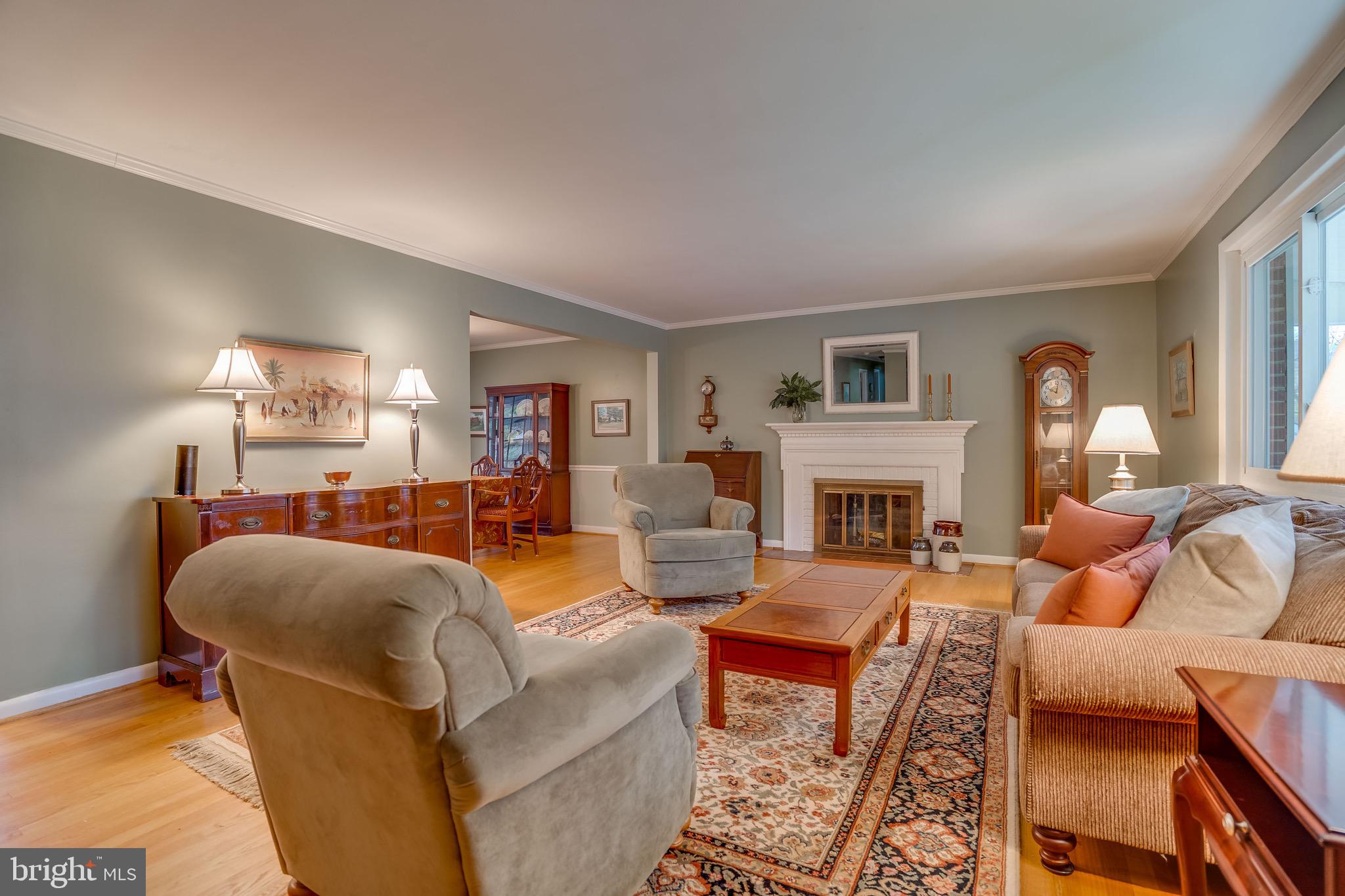 3713 Military Road Arlington, VA 22207 - Photo 3 of 29 Living Room