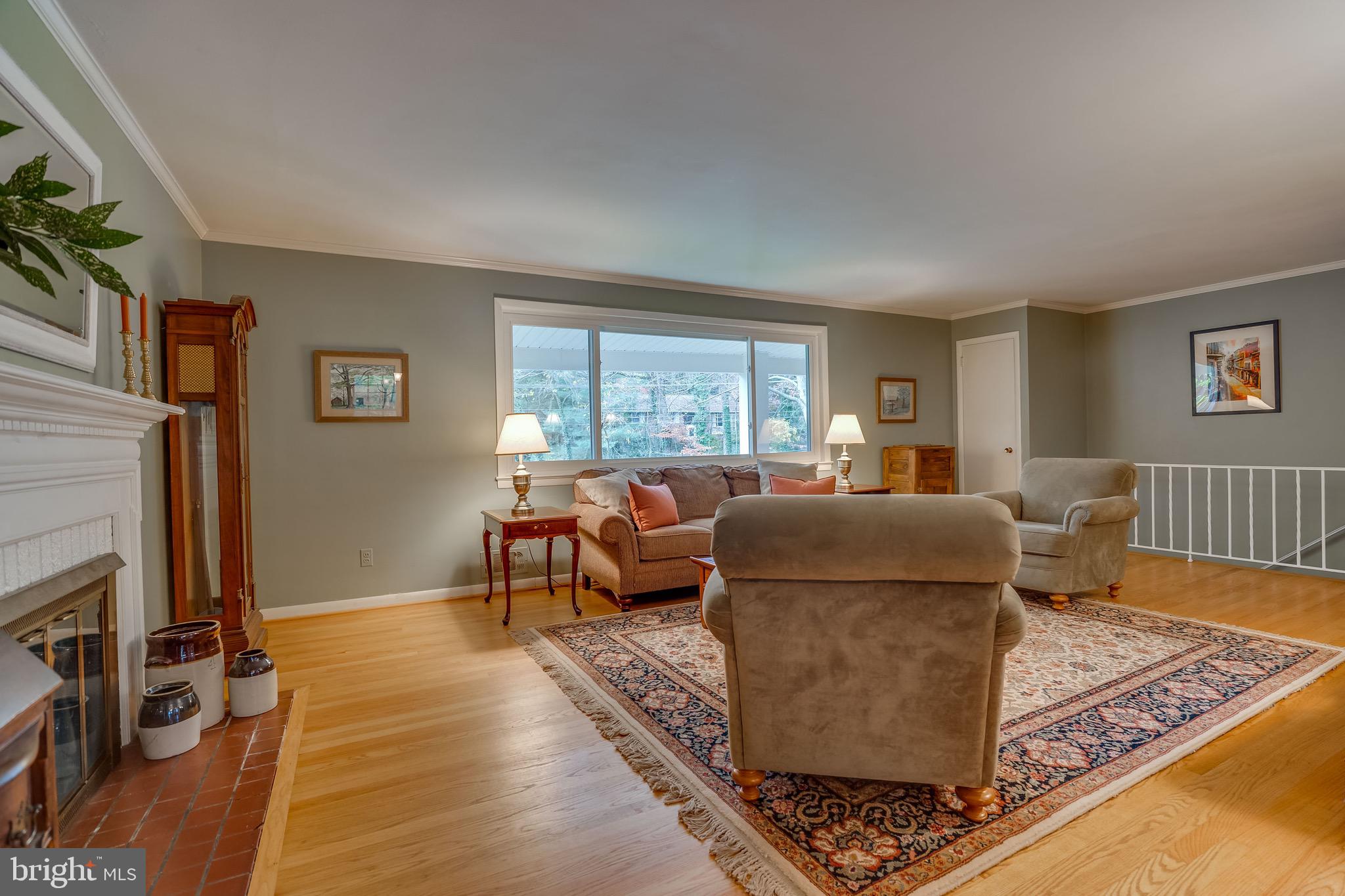 3713 Military Road Arlington, VA 22207 - Photo 4 of 29 Living Room
